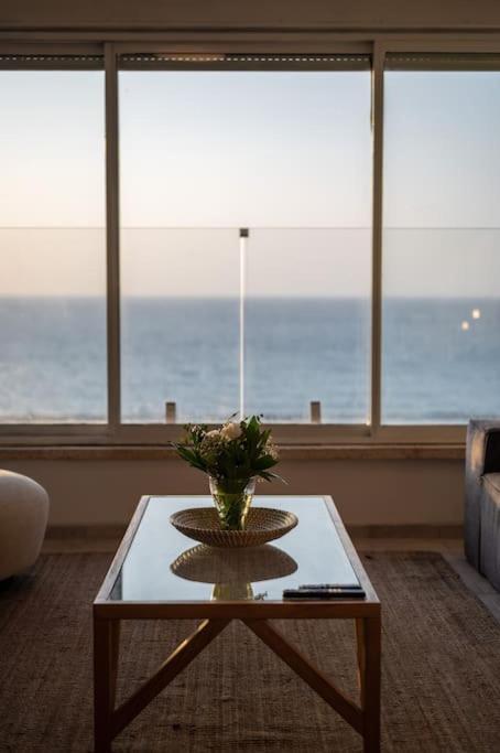 Beachfront Apartment With Breathtaking Sea View Netanya Exterior photo