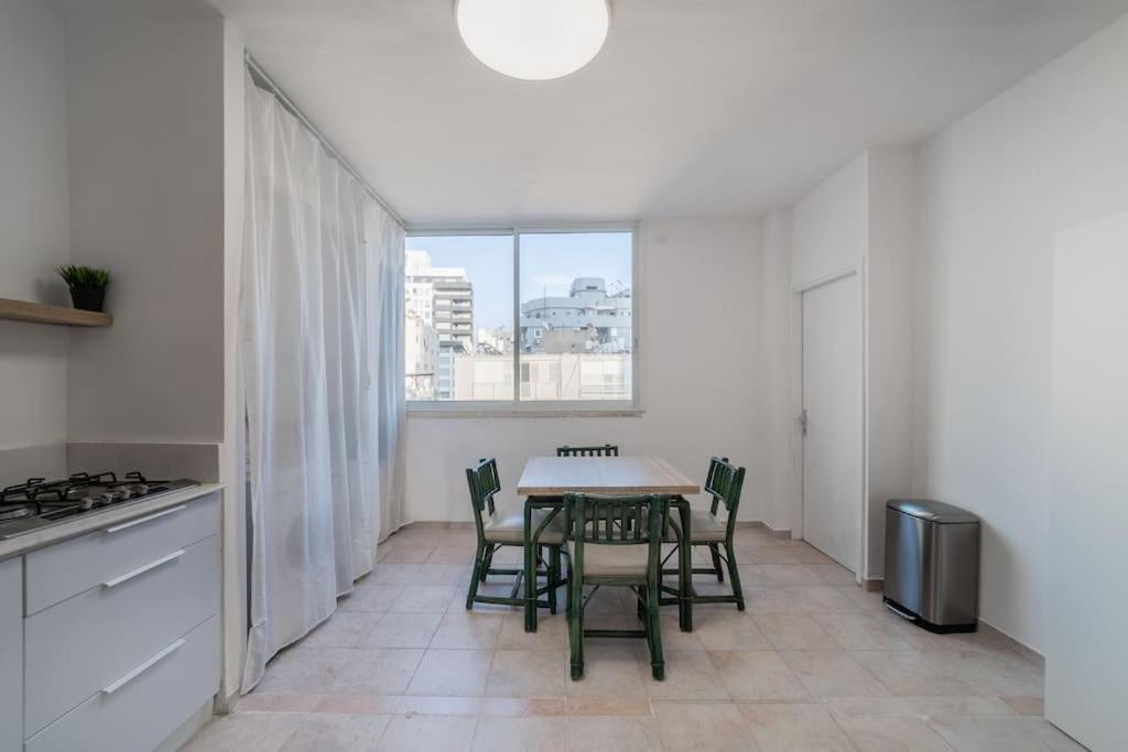 Beachfront Apartment With Breathtaking Sea View Netanya Exterior photo