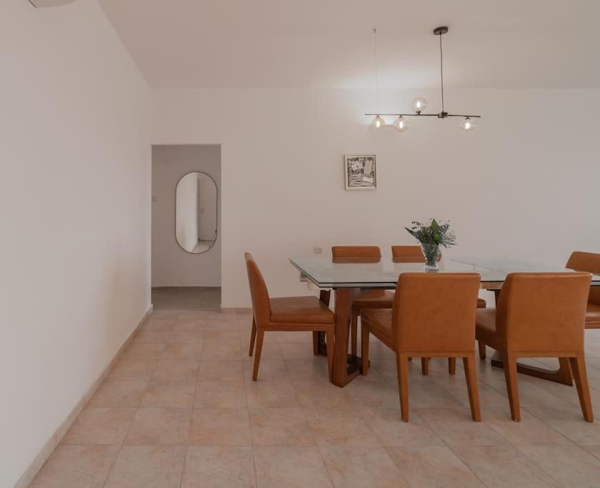 Beachfront Apartment With Breathtaking Sea View Netanya Exterior photo