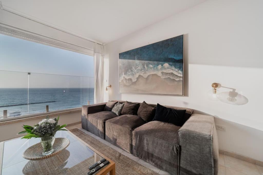 Beachfront Apartment With Breathtaking Sea View Netanya Exterior photo