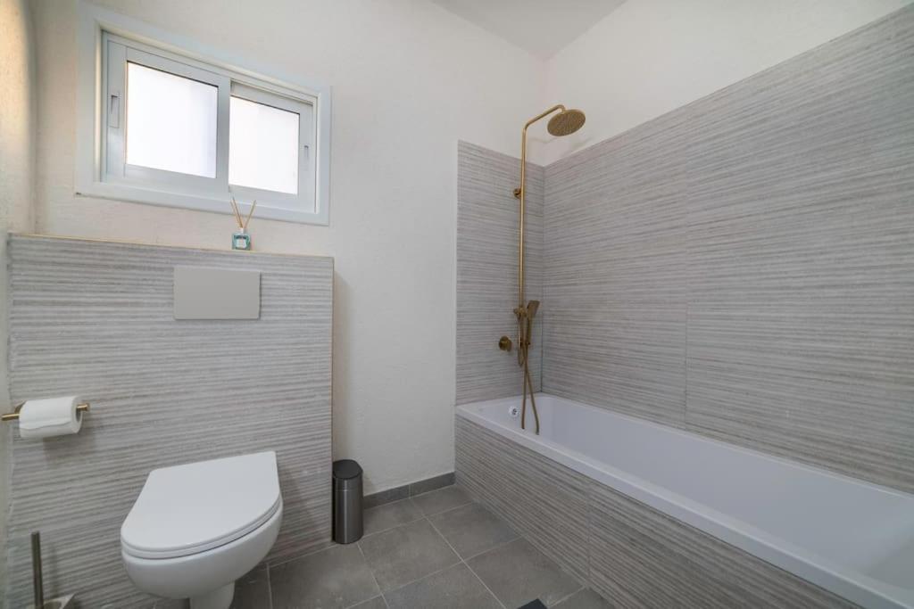 Beachfront Apartment With Breathtaking Sea View Netanya Exterior photo